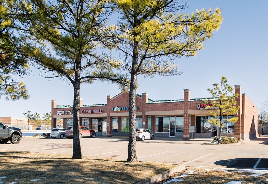 1010 1022 N Santa Fe St Edmond Ok 73003 Bridgewater Shopping Center Loopnet Com