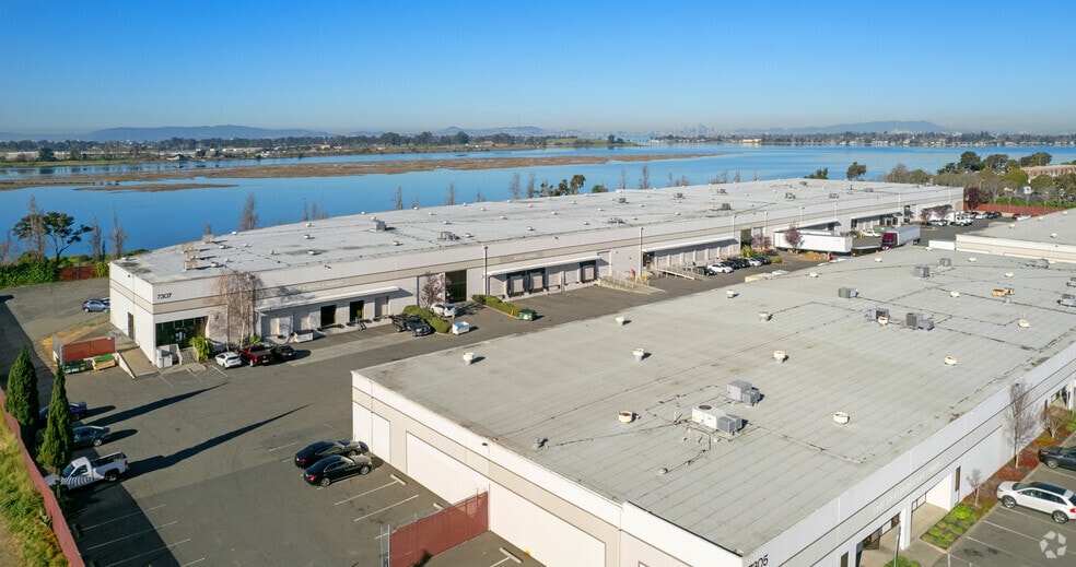 7307 Edgewater Dr, Oakland, CA for lease - Building Photo - Image 3 of 6