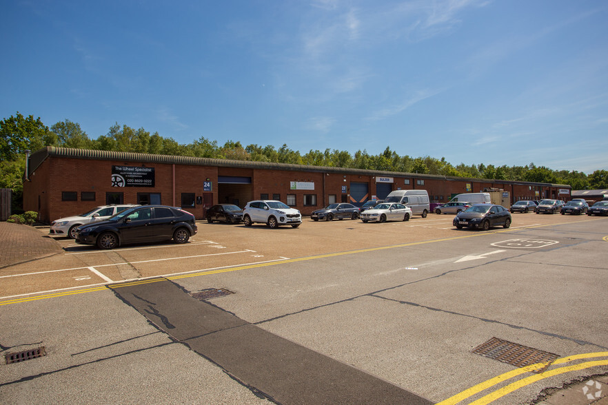 Leatherhead Rd, Chessington for lease - Primary Photo - Image 1 of 2