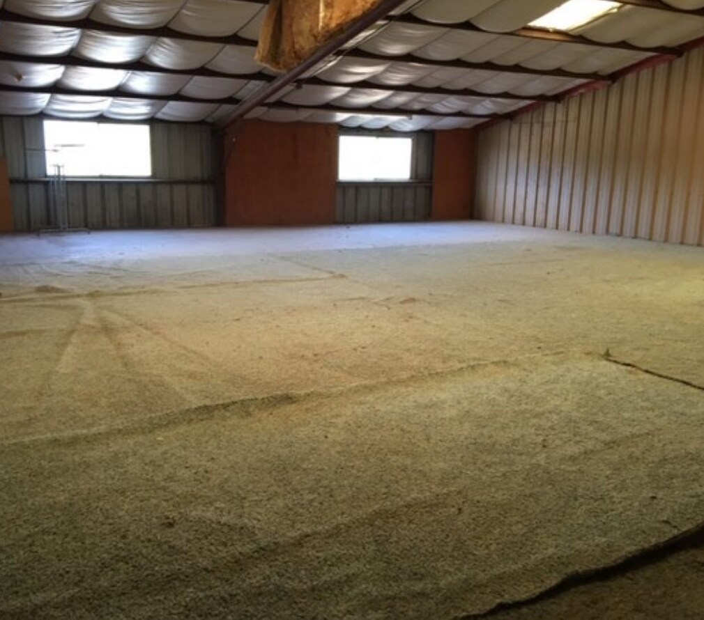 7575 Rigsby Ave, China Grove, TX for lease Interior Photo- Image 1 of 9