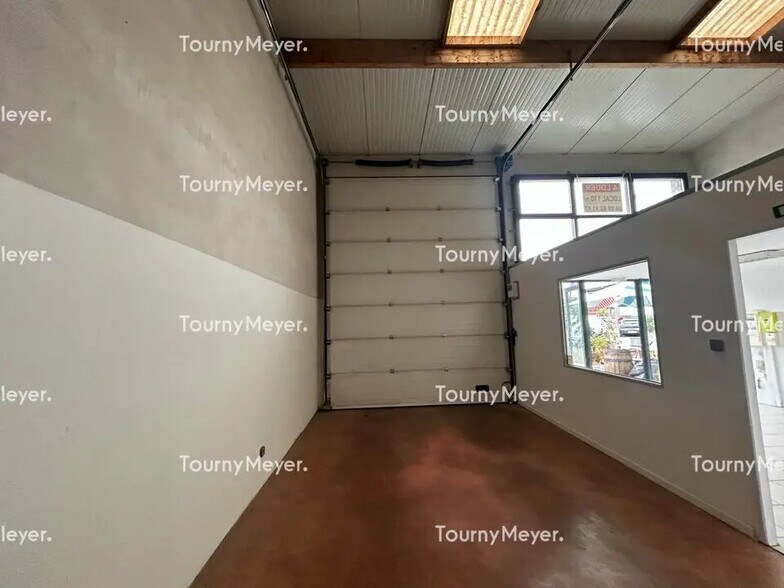 Flex in Launaguet for lease - Interior Photo - Image 3 of 5