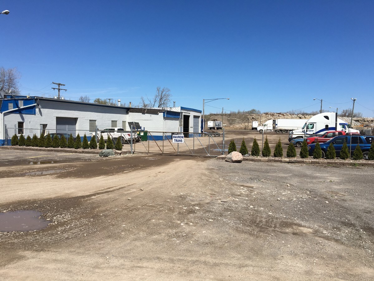 27330 Ecorse Rd, Taylor, MI 48180