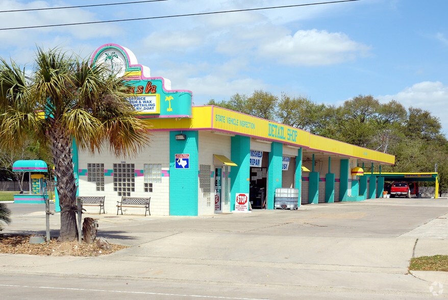 3910 NASA Rd 1, Seabrook, TX 77586