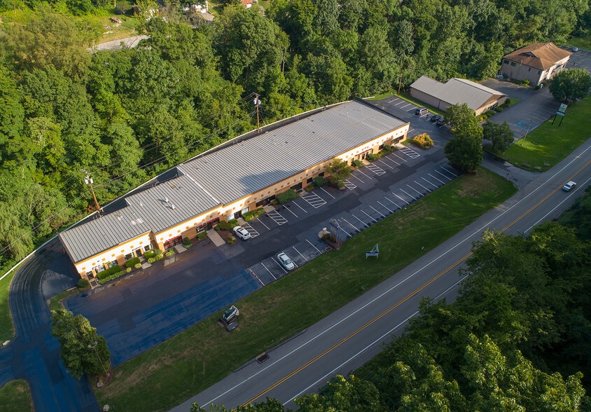 2800-2822 Golden Mile Hwy, Pittsburgh, PA for lease - Building Photo - Image 2 of 6