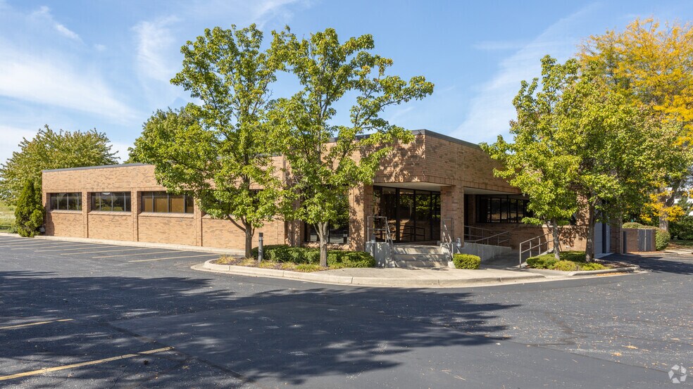 3020 Charlevoix Dr SE, Grand Rapids, MI for sale - Primary Photo - Image 1 of 1