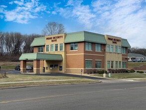 1595 Thomas Center Dr, Eagan, MN for lease Building Photo- Image 1 of 7