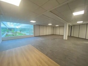 8 Rue Des Campanules, Lognes for lease Interior Photo- Image 2 of 4