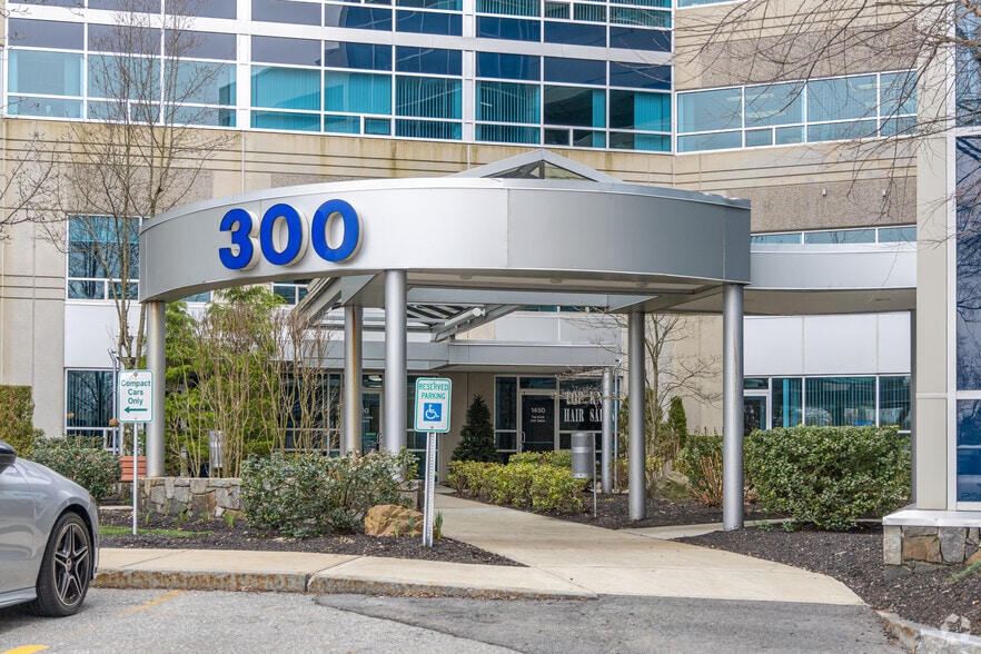 300-400 Tradecenter, Woburn, MA for lease - Building Photo - Image 3 of 6