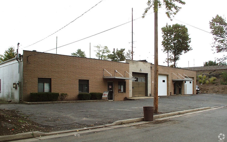 2533 Minna St, Rahway, NJ 07065