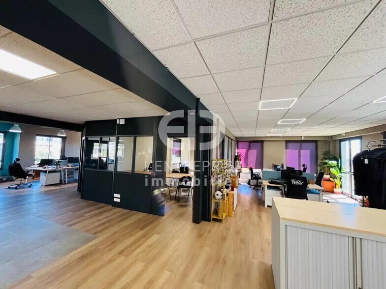 Office in Villeneuve-Loubet for lease - Interior Photo - Image 2 of 9