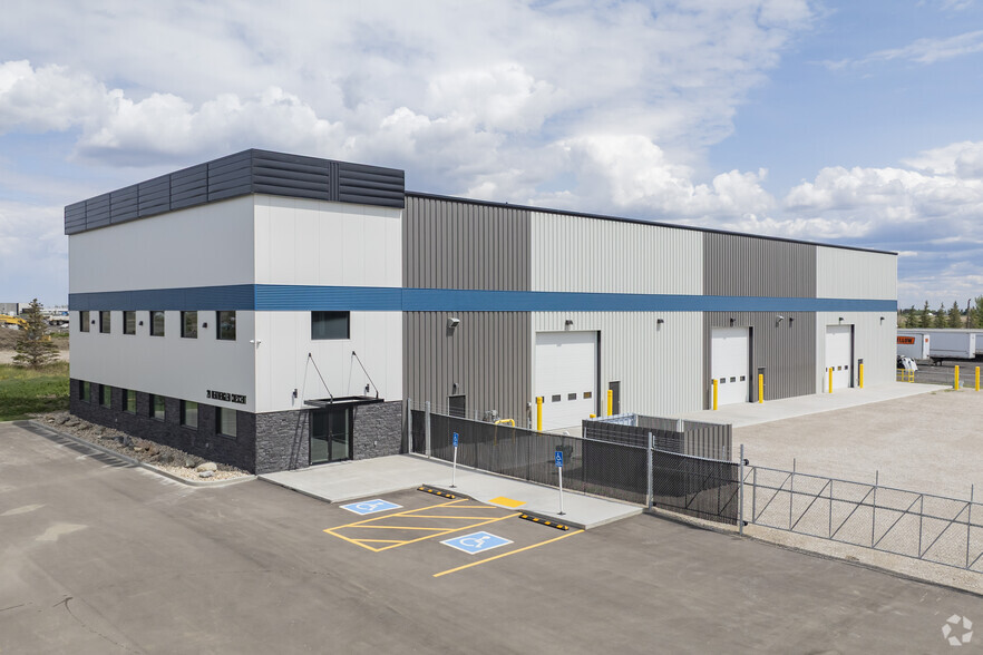 18 Heatherglen Cres, Rocky View, AB for sale - Primary Photo - Image 1 of 1