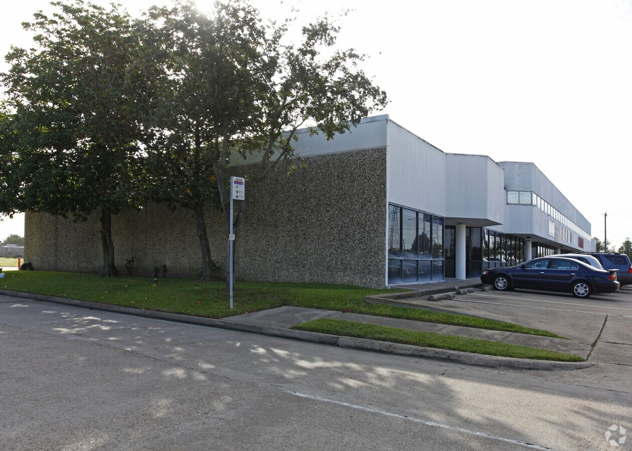 12677 Hiram Clarke Rd, Houston, TX 77045