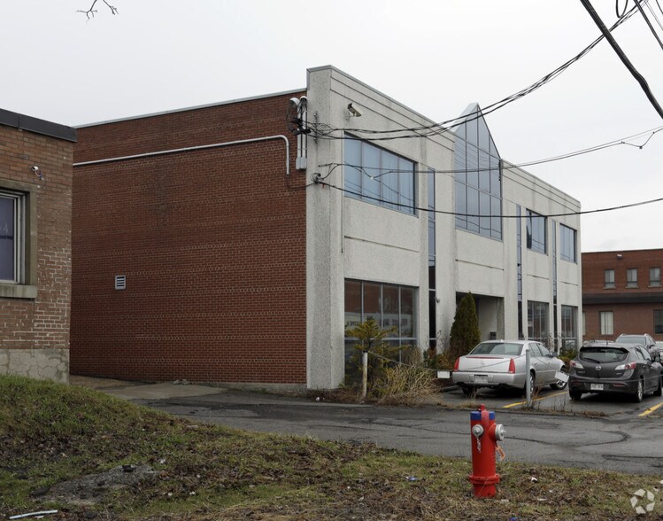 5485 Rue Paré, Mt Royal, QC for lease - Building Photo - Image 2 of 6