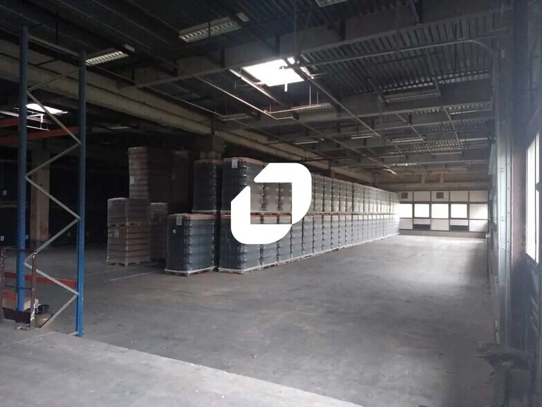 Flex in Canéjan for lease - Interior Photo - Image 2 of 14