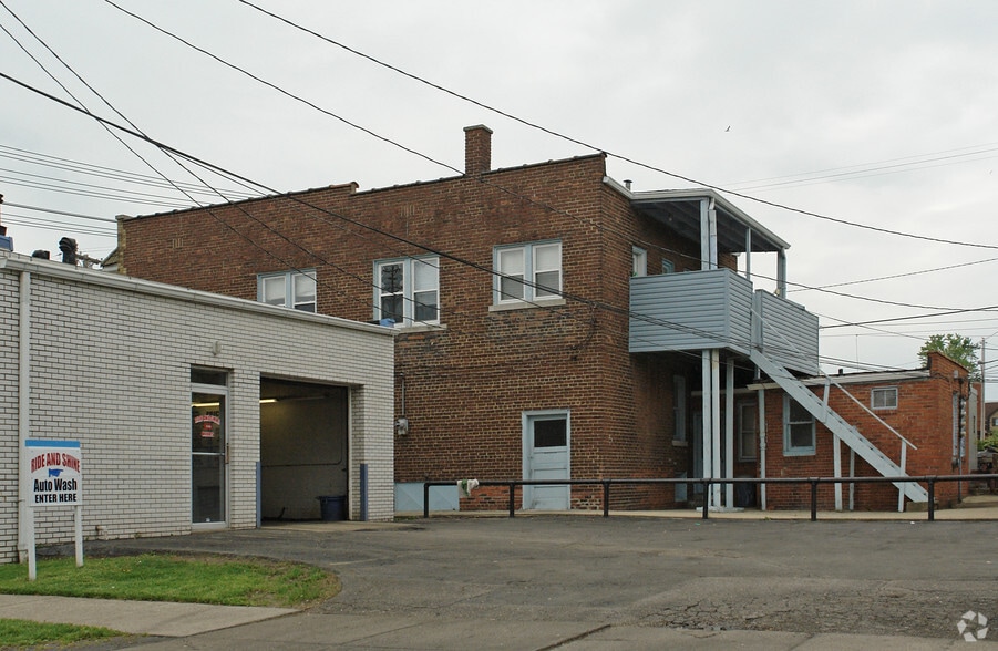 560-562 E 200th St, Cleveland, OH for lease - Building Photo - Image 3 of 4