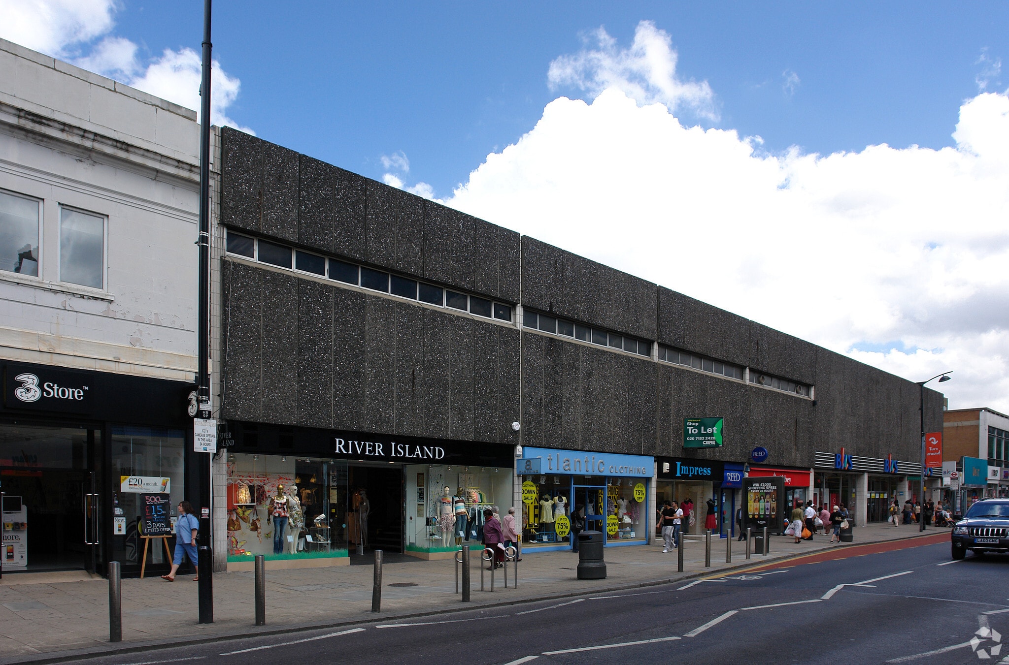 30 High Rd, London for sale Primary Photo- Image 1 of 1