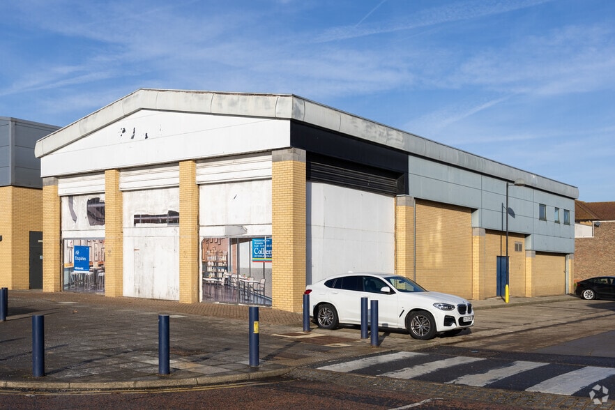Cook Rd, Dagenham for sale - Primary Photo - Image 1 of 1