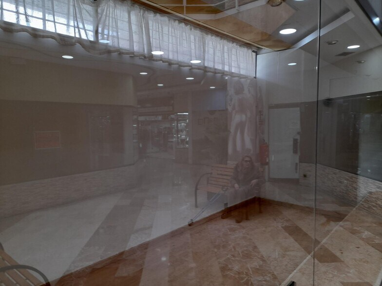 Retail in Cáceres, Cáceres for lease - Building Photo - Image 2 of 4