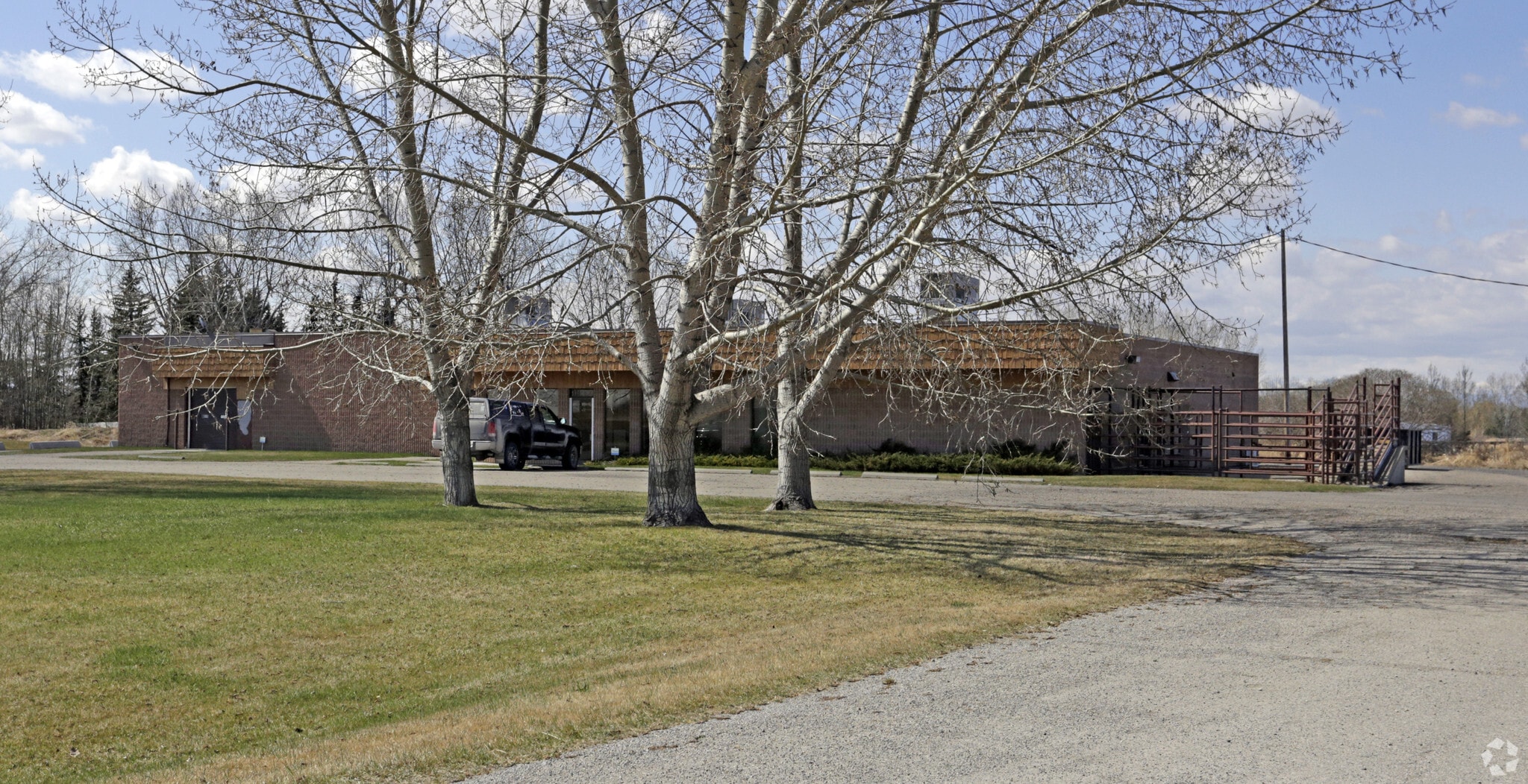 322233 15th St E, Foothills No 31, AB for sale Primary Photo- Image 1 of 1