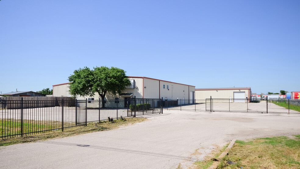 14215 Suncrest Rd, Manor, TX for lease - Building Photo - Image 1 of 8