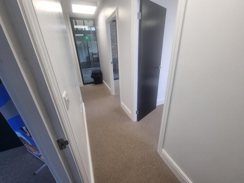 Labby Green close, Hertford for lease - Interior Photo - Image 3 of 8