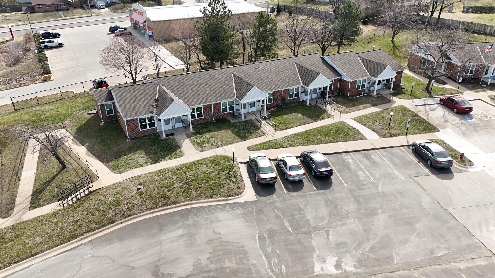 421 SE 21st St, Topeka, KS for sale Primary Photo- Image 1 of 1