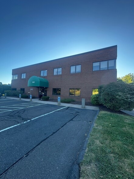 546 Cromwell Ave, Rocky Hill, CT for lease - Building Photo - Image 2 of 22
