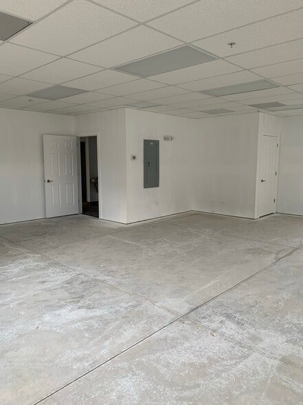 167 N Greenleaf St, Gurnee, IL for sale - Interior Photo - Image 3 of 6