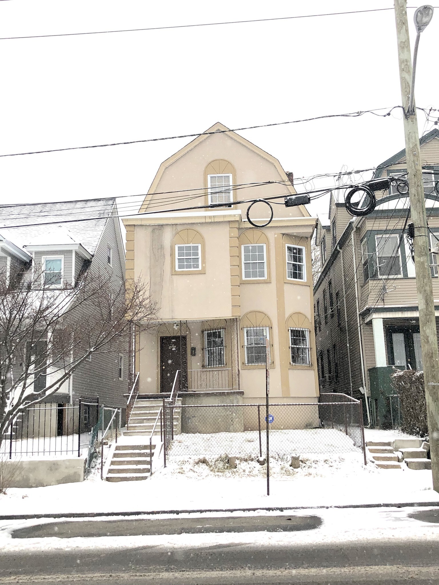 946 Grove St, Irvington, NJ 07111