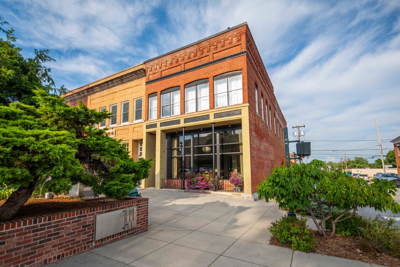 104 N Main St, Hendersonville, NC 28792