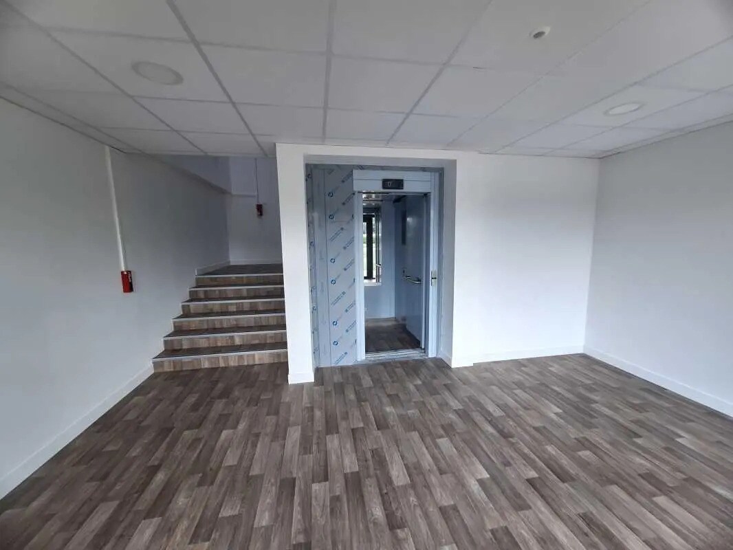 Retail in Artigues-près-Bordeaux for lease Building Photo- Image 1 of 12