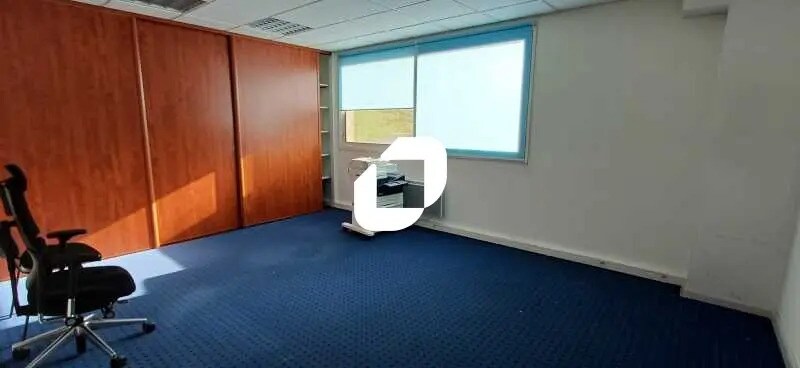 Office in Ecquevilly for lease Interior Photo- Image 1 of 9