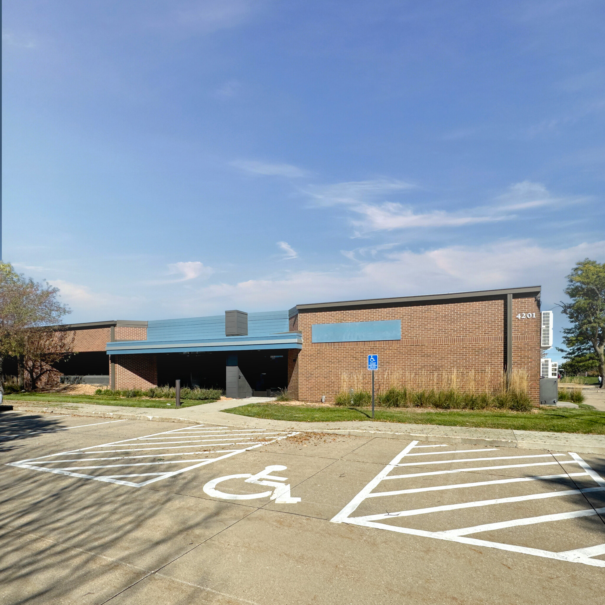 4201 Corporate Dr, West Des Moines, IA for lease Building Photo- Image 1 of 24