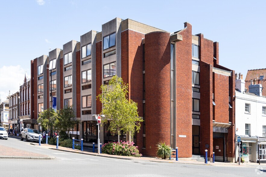 68 Grove Rd, Eastbourne for sale - Primary Photo - Image 1 of 1