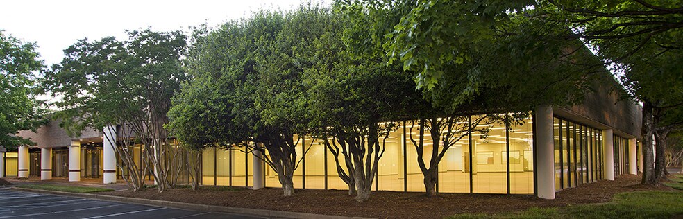 2161 Newmarket Pky SE, Marietta, GA for lease - Building Photo - Image 2 of 19