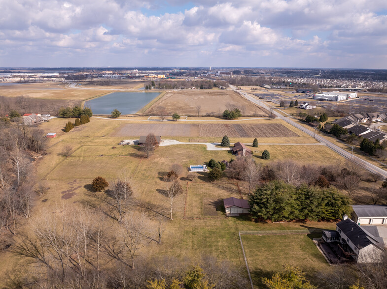 12198 E 136th St, Noblesville, IN for sale - Aerial - Image 1 of 19