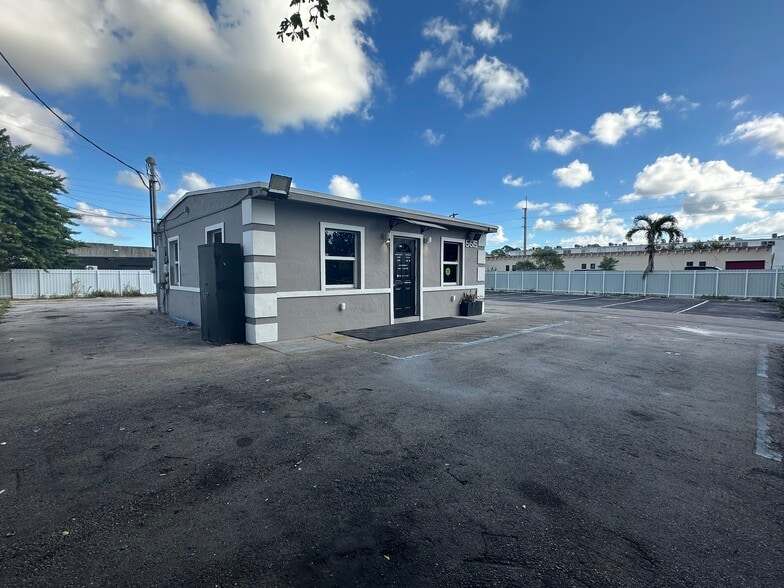 5615 Dawson St, Hollywood, FL for lease - Building Photo - Image 2 of 8