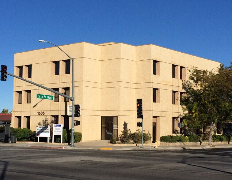 1505 W Avenue J, Lancaster, CA for lease - Building Photo - Image 1 of 4