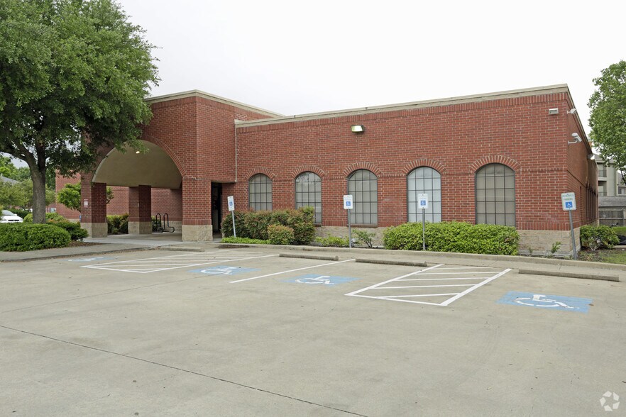 9940 W Valley Ranch Pky, Irving, TX 75063