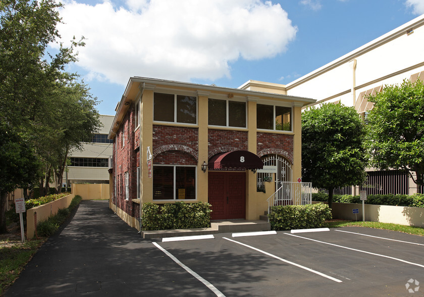 8 SE 8th St, Fort Lauderdale, FL for lease - Primary Photo - Image 1 of 53