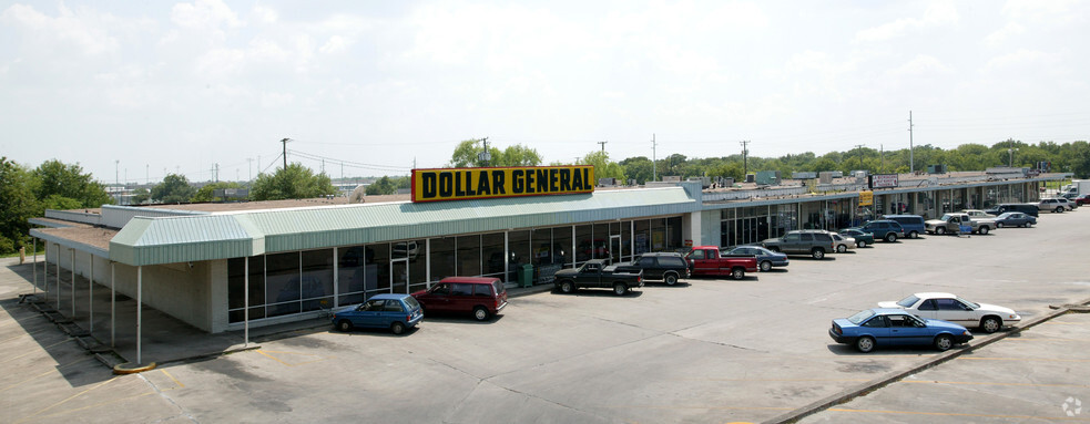 Lone Tree, Victoria, TX for lease - Primary Photo - Image 1 of 1