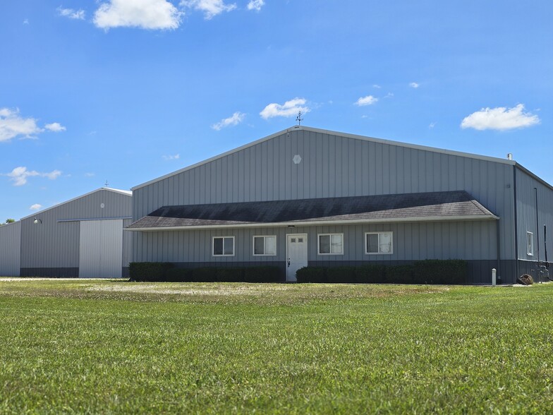 133 Commerce Pky, Hodgenville, KY for sale - Building Photo - Image 1 of 1