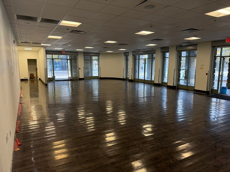 100-140 E San Fernando St, San Jose, CA for lease - Building Photo - Image 2 of 11