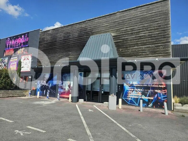 Retail in Tinqueux for lease - Building Photo - Image 1 of 5