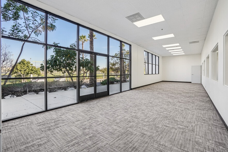 2700 Sequoia Dr, South Gate, CA for lease - Building Photo - Image 2 of 8