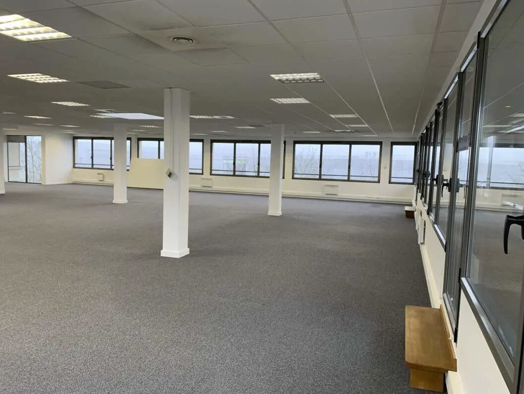 Office in Montévrain for lease Interior Photo- Image 1 of 4