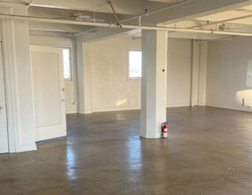 656 S Los Angeles St, Los Angeles, CA for lease Interior Photo- Image 1 of 4