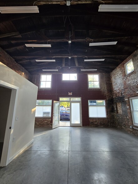 2712 E Leigh St, Richmond, VA for lease - Building Photo - Image 2 of 11