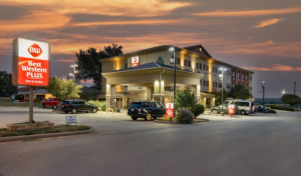 1802 N Main St, Shamrock, TX for sale - Primary Photo - Image 1 of 1