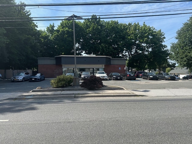 329 E Jericho Tpke, Huntington Station, NY for lease Building Photo- Image 1 of 4